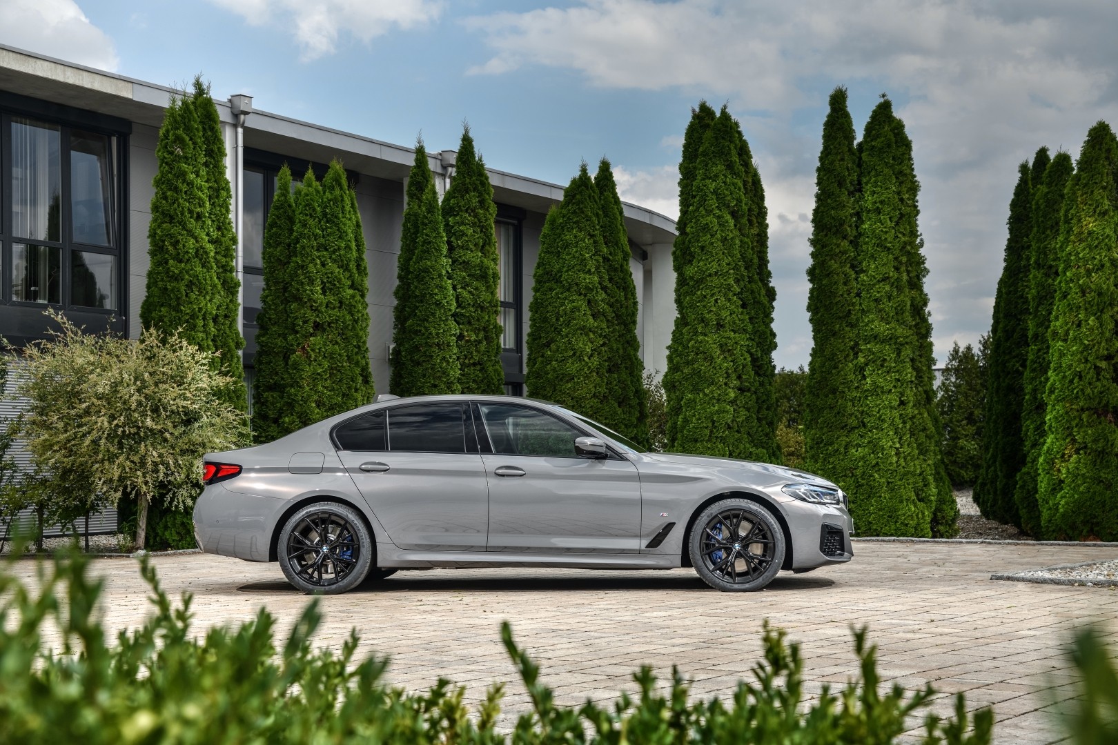 Bmw 5 Series Sedan photo 101