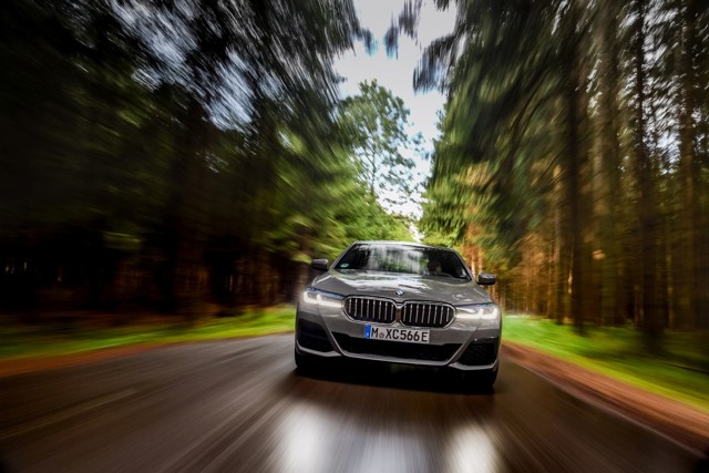 Bmw 5 Series Sedan photo 105