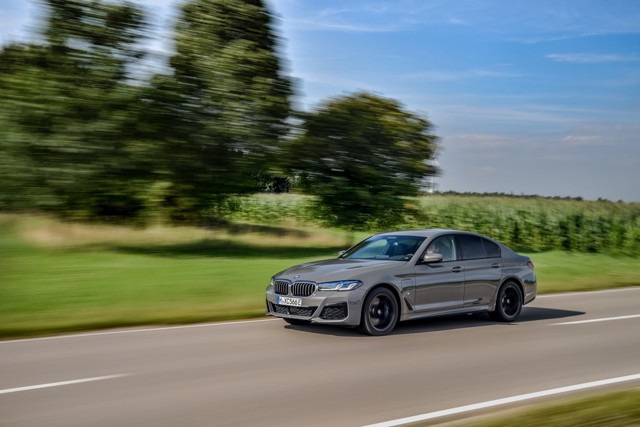 Bmw 5 Series Sedan photo 110