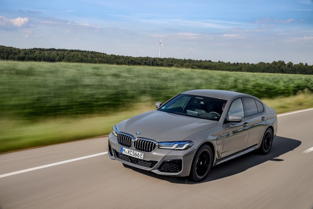 Bmw 5 Series Sedan photo 115