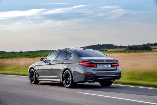 Bmw 5 Series Sedan photo 134