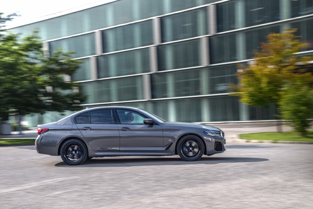 Bmw 5 Series Sedan photo 138