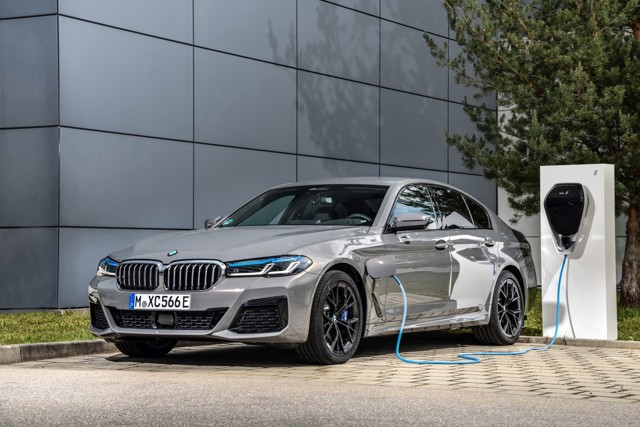 Bmw 5 Series Sedan photo 143