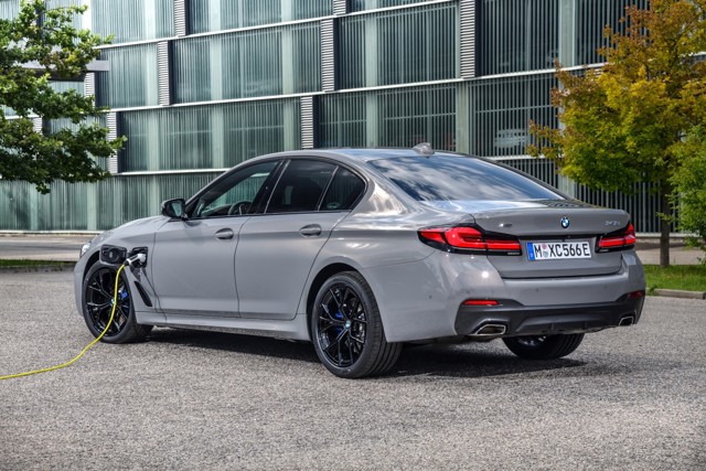 Bmw 5 Series Sedan photo 145