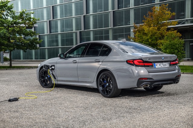Bmw 5 Series Sedan photo 146