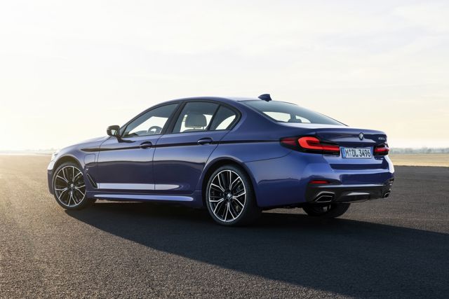Bmw 5 Series Sedan photo 24