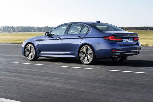 Bmw 5 Series Sedan photo 35