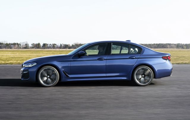 Bmw 5 Series Sedan photo 36