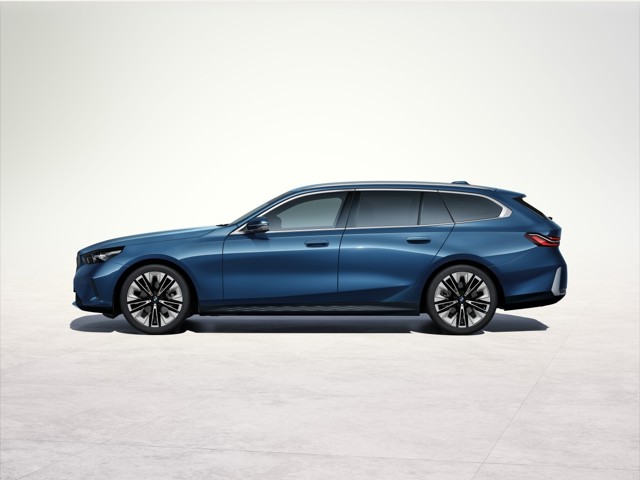 Bmw 5 Series Touring photo 3