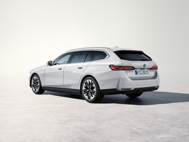 Bmw 5 Series Touring photo 8