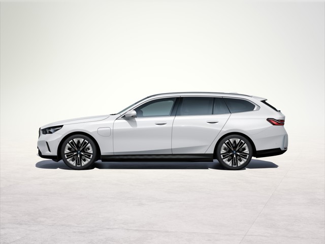 Bmw 5 Series Touring photo 9