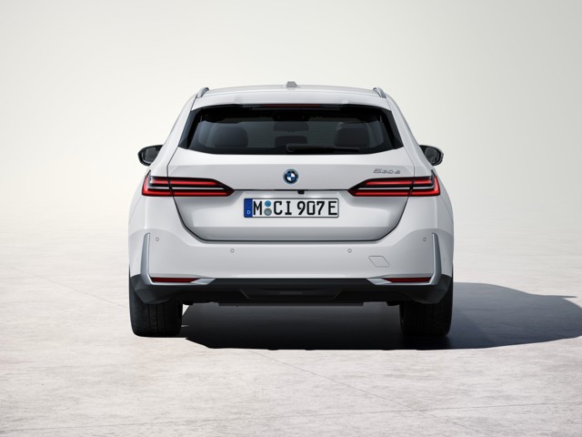 Bmw 5 Series Touring photo 11