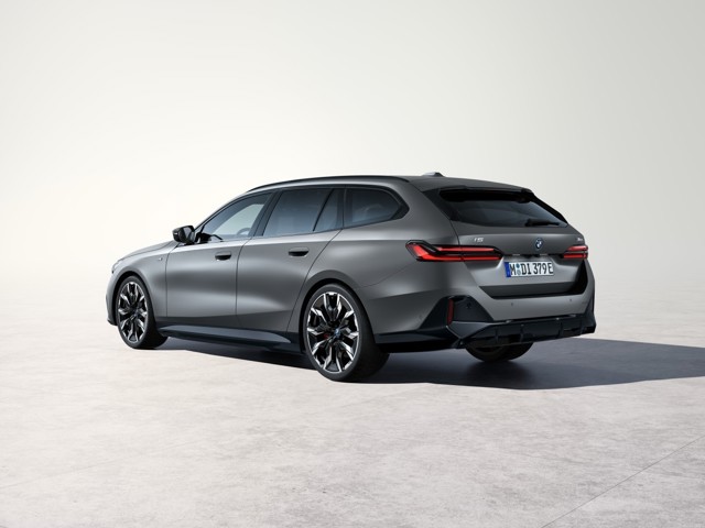 Bmw 5 Series Touring photo 14