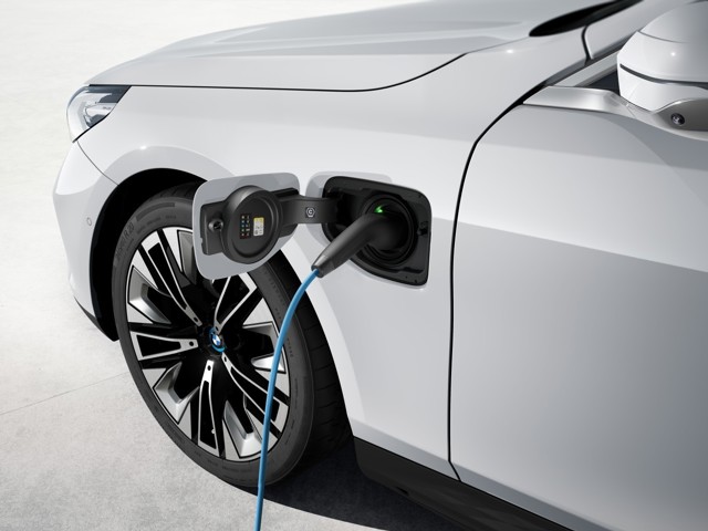 Bmw 5 Series Touring photo 21