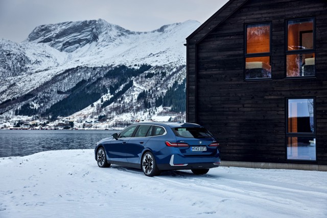 Bmw 5 Series Touring photo 25