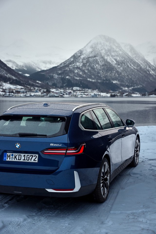Bmw 5 Series Touring photo 28