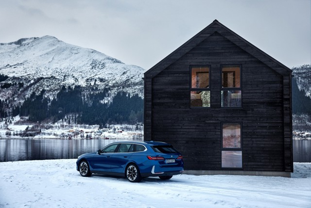 Bmw 5 Series Touring photo 29