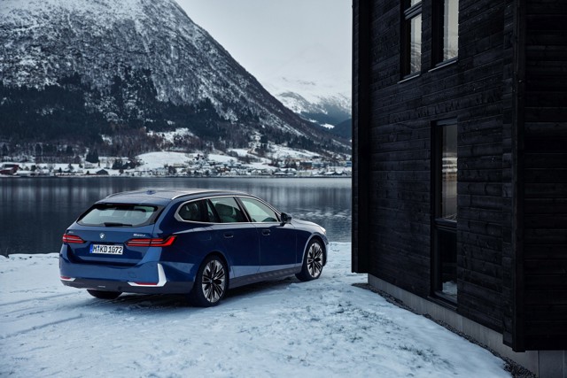 Bmw 5 Series Touring photo 31