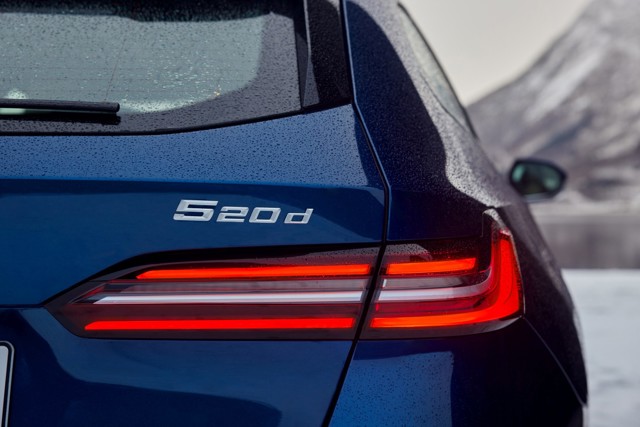 Bmw 5 Series Touring photo 32
