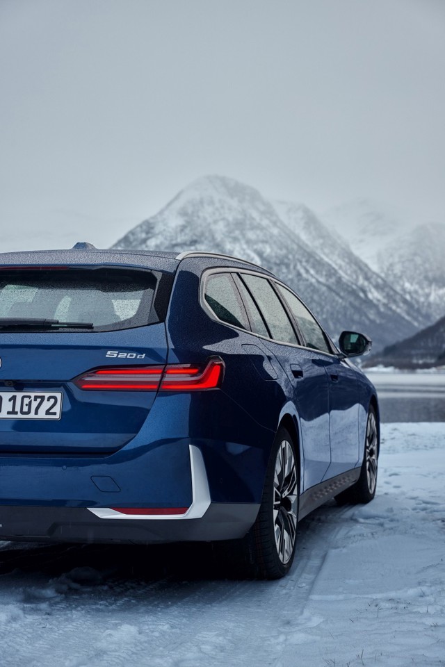 Bmw 5 Series Touring photo 33