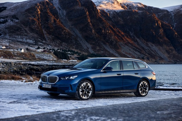 Bmw 5 Series Touring photo 42