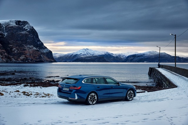 Bmw 5 Series Touring photo 43