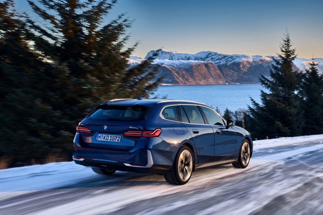 Bmw 5 Series Touring photo 56