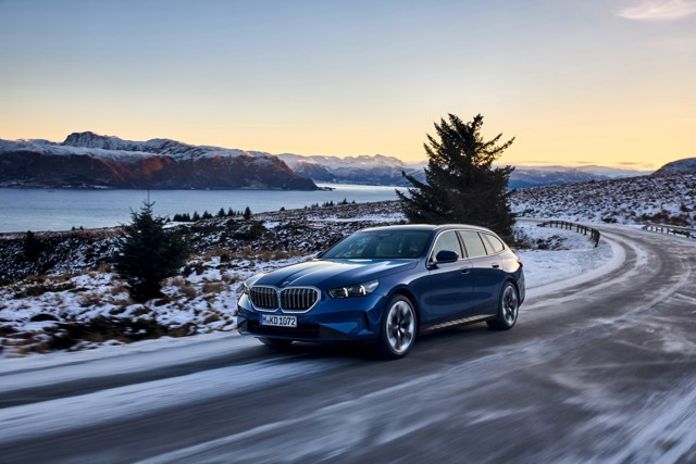 Bmw 5 Series Touring photo 57