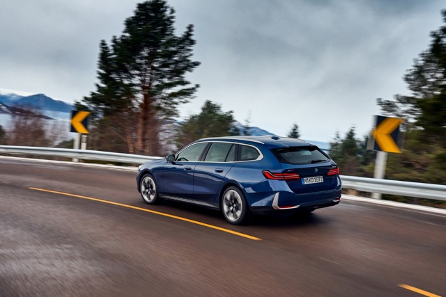 Bmw 5 Series Touring photo 64