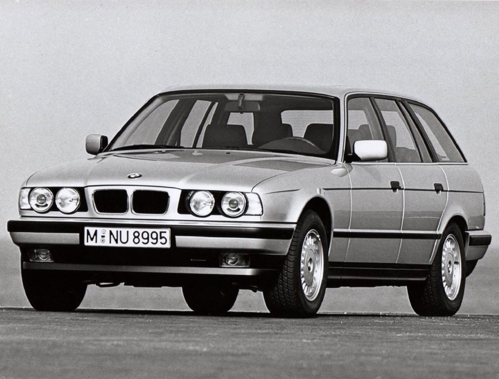 Bmw 5 Series Touring photo 23
