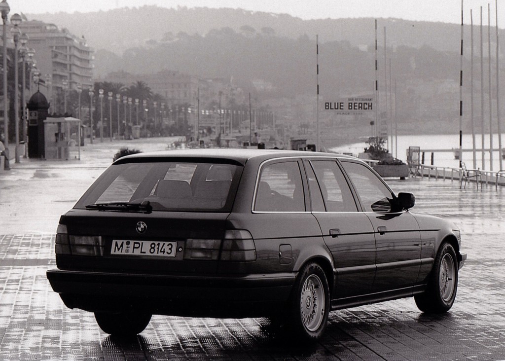 Bmw 5 Series Touring photo 26