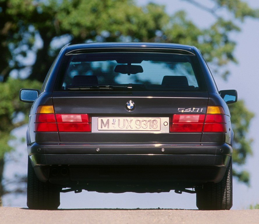 Bmw 5 Series Touring photo 41