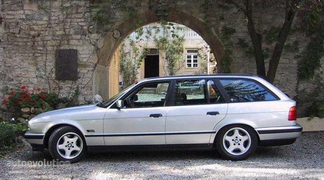 Bmw 5 Series Touring foto 2