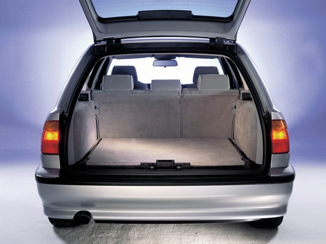 Bmw 5 Series Touring photo 43
