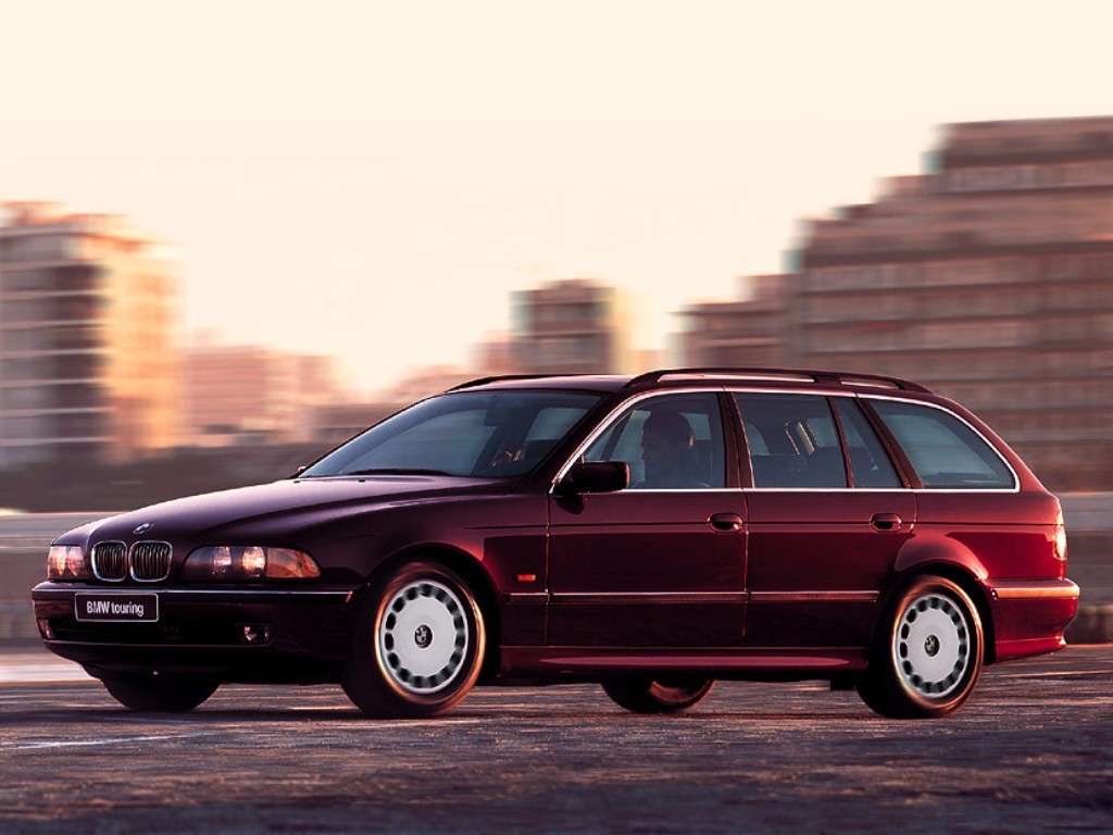 Bmw 5 Series Touring photo 12