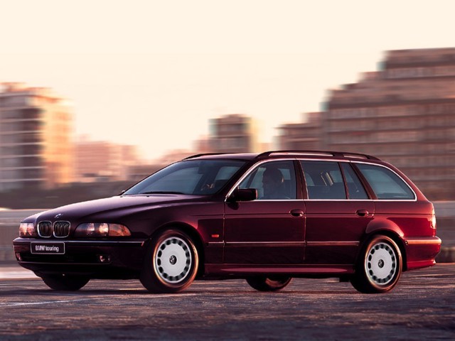 Bmw 5 Series Touring photo 12