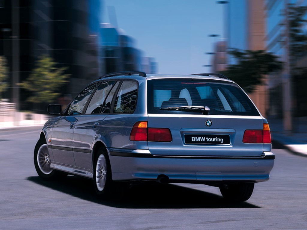 Bmw 5 Series Touring photo 13