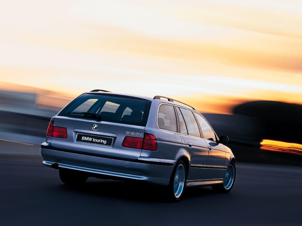 Bmw 5 Series Touring photo 14