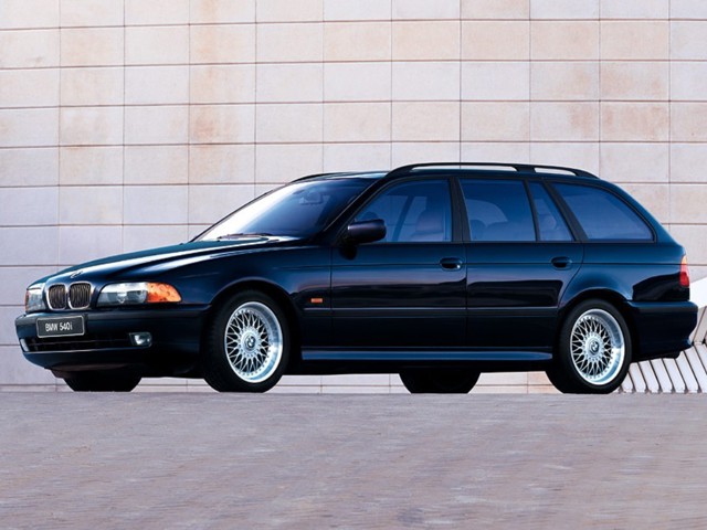 Bmw 5 Series Touring photo 15