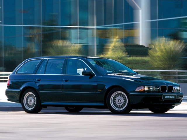 Bmw 5 Series Touring photo 16