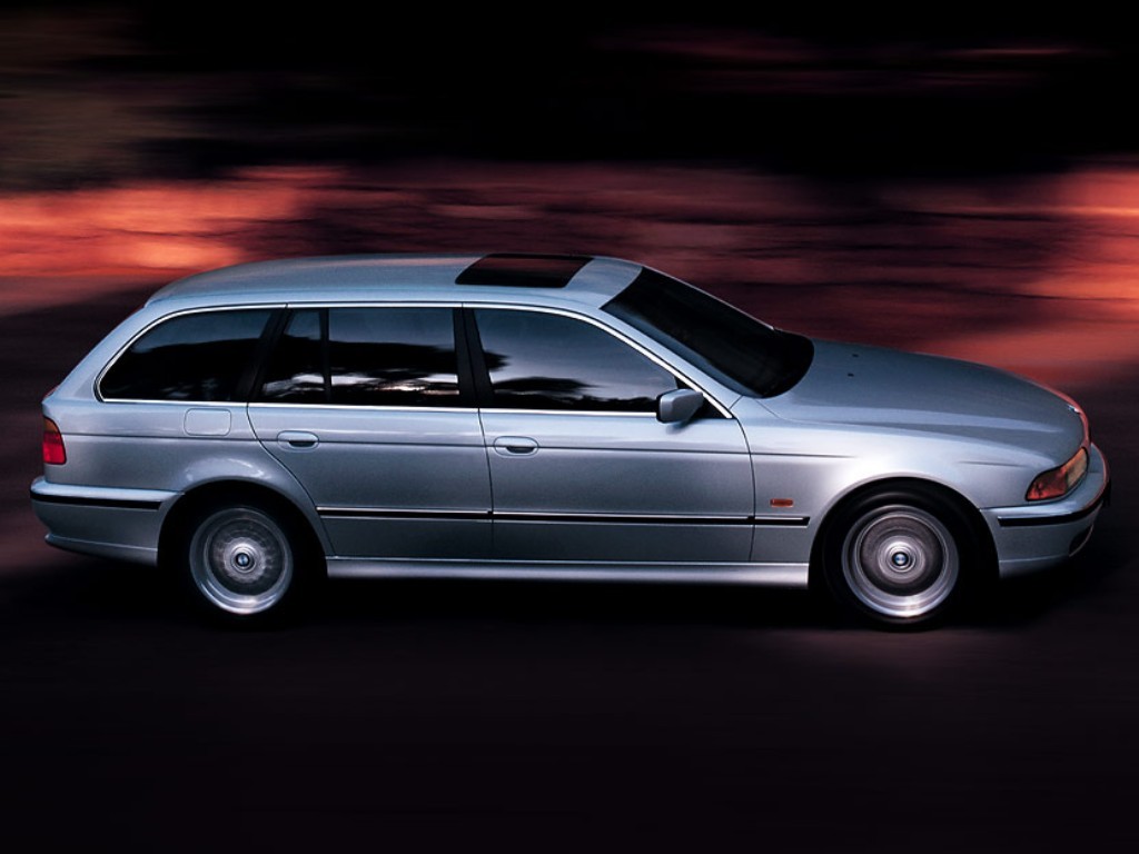 Bmw 5 Series Touring photo 17