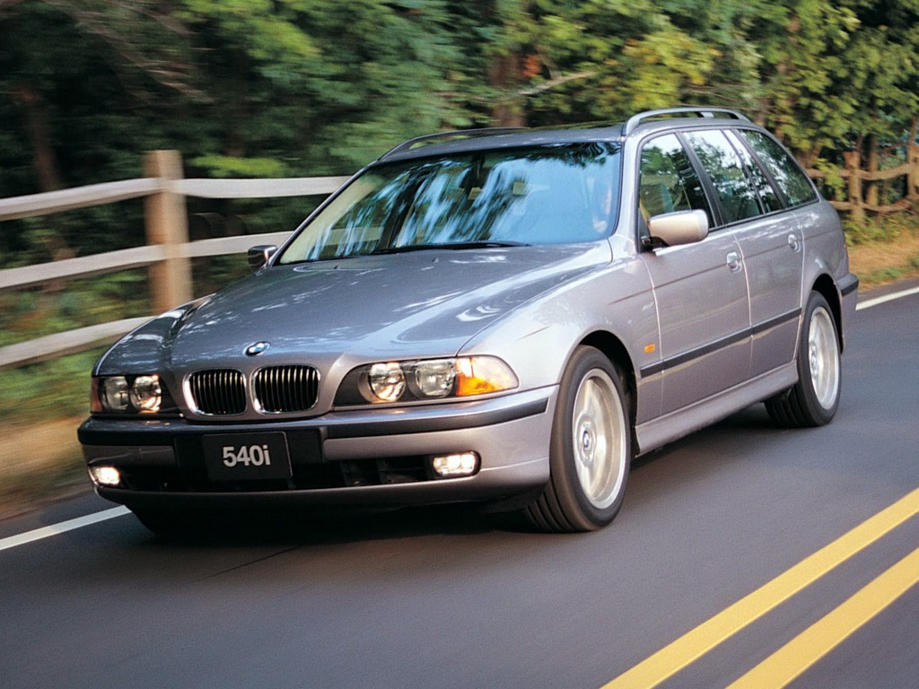 Bmw 5 Series Touring photo 18