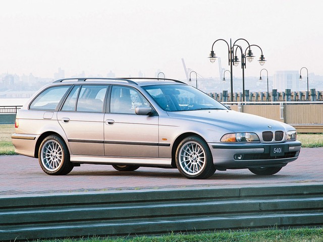 Bmw 5 Series Touring photo 23