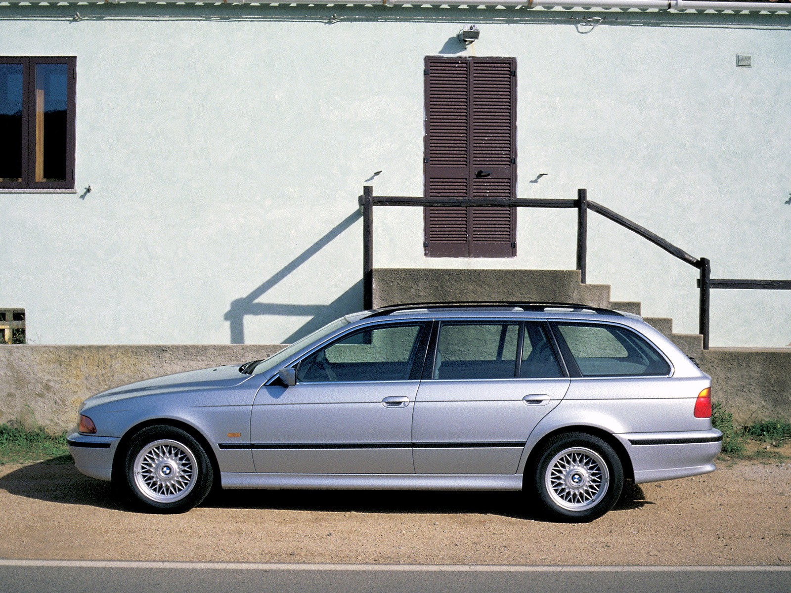 Bmw 5 Series Touring photo 25