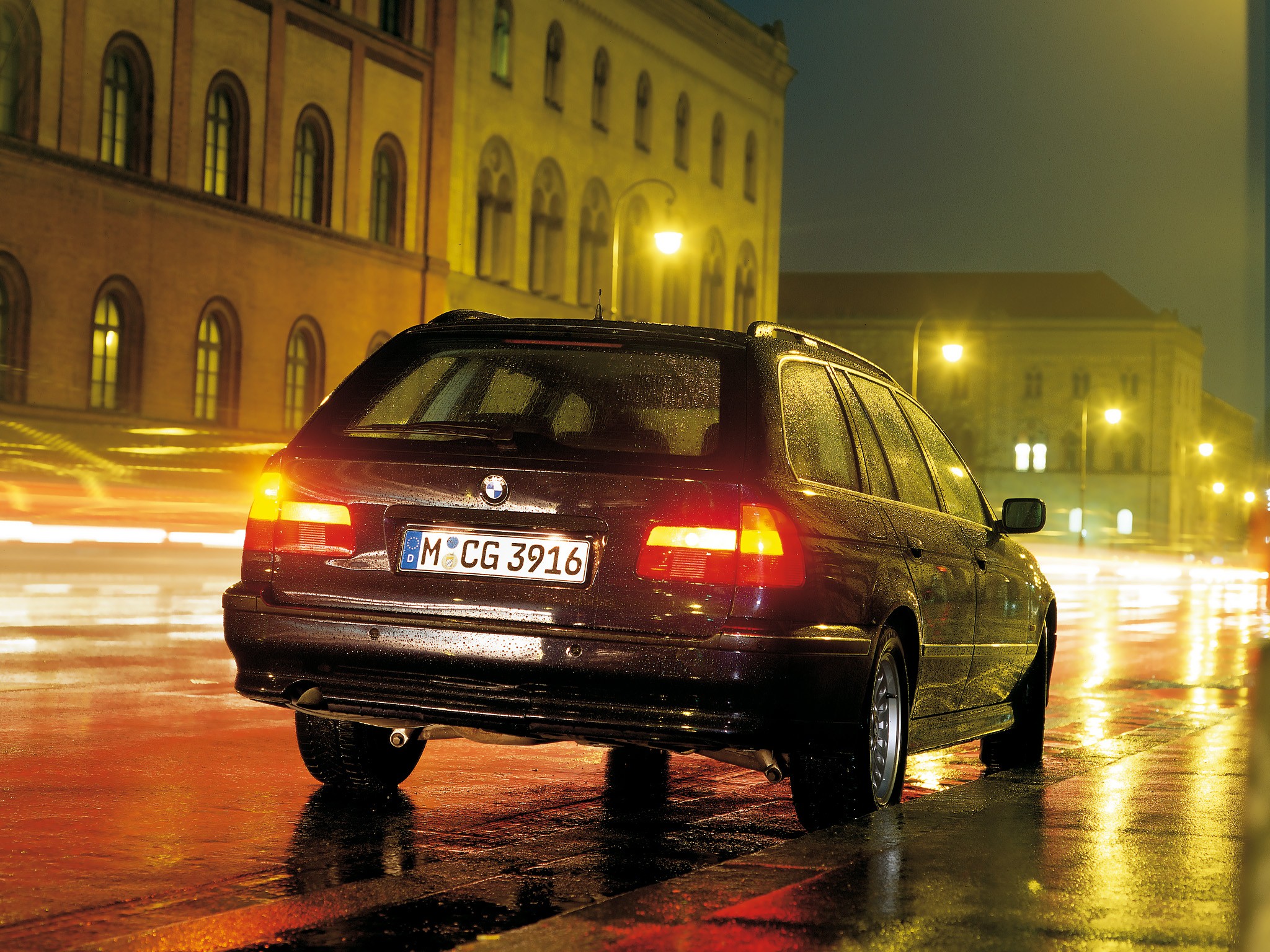 Bmw 5 Series Touring photo 28