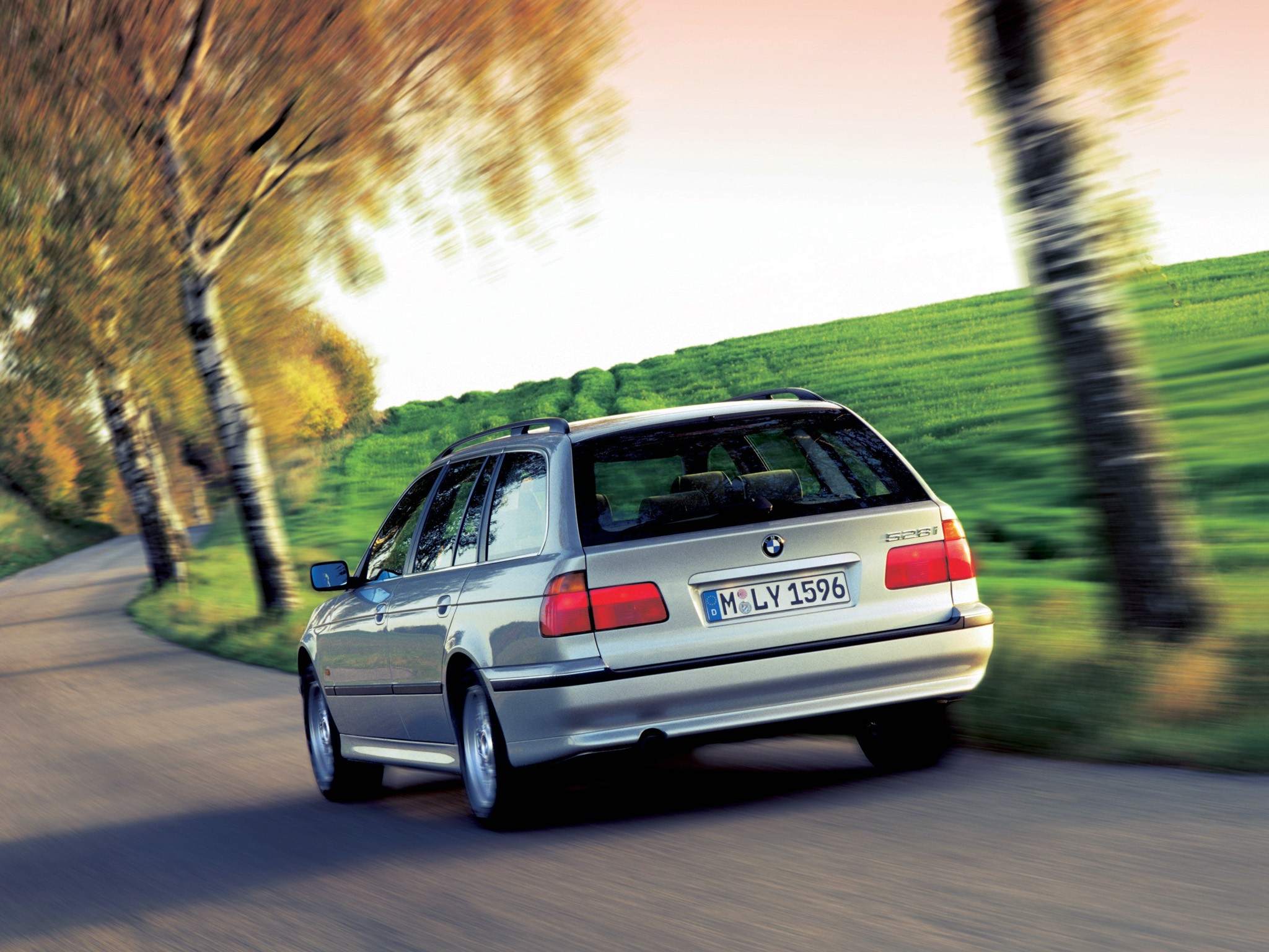 Bmw 5 Series Touring photo 29