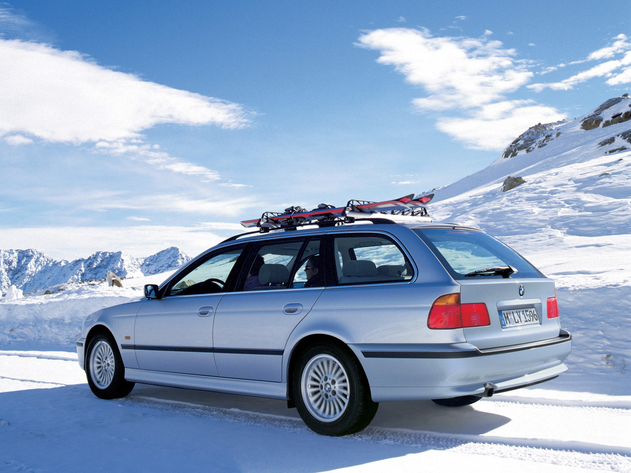 Bmw 5 Series Touring photo 30