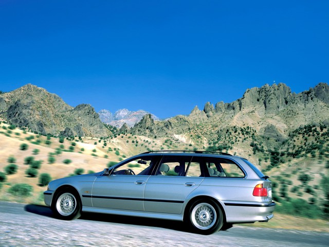 Bmw 5 Series Touring photo 32