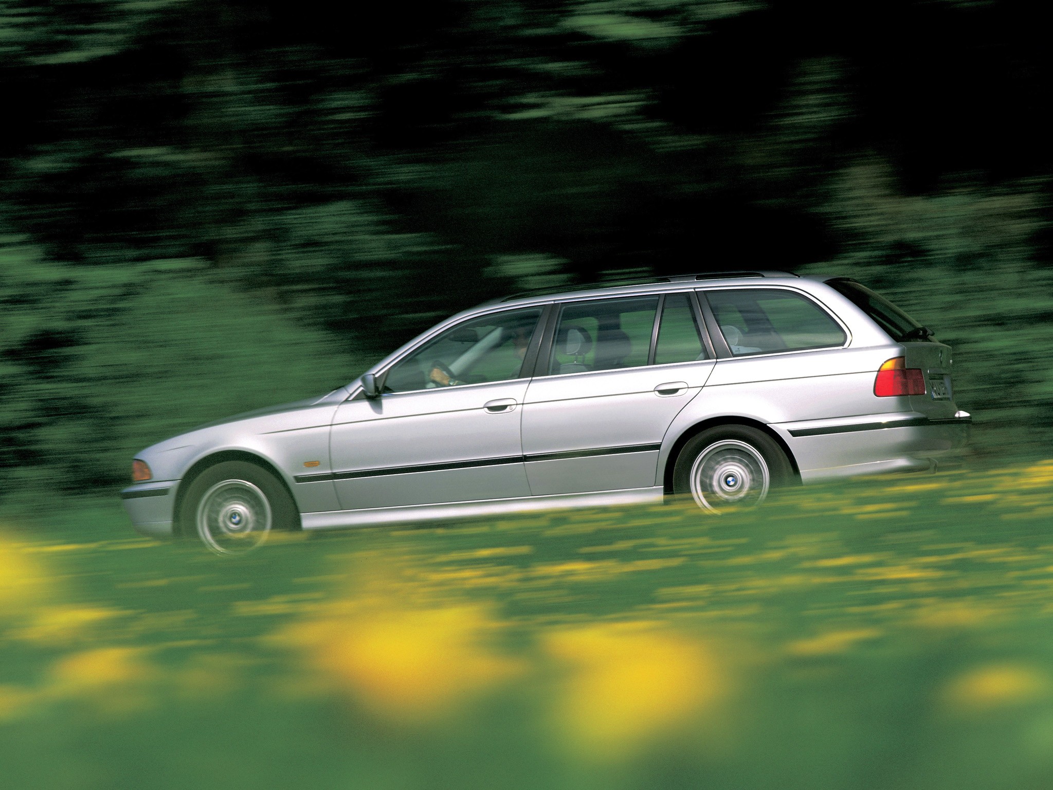 Bmw 5 Series Touring photo 36