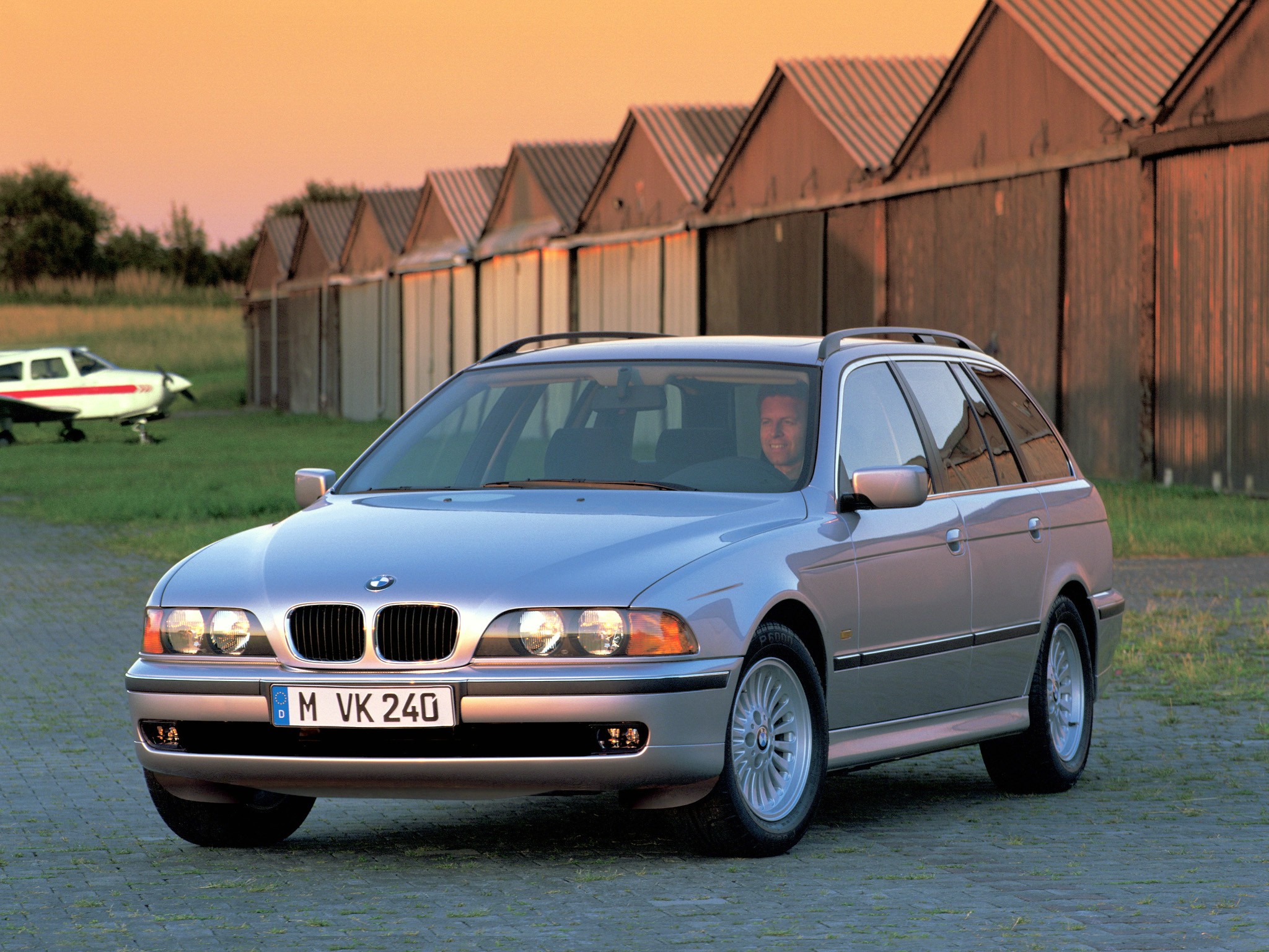 Bmw 5 Series Touring photo 38